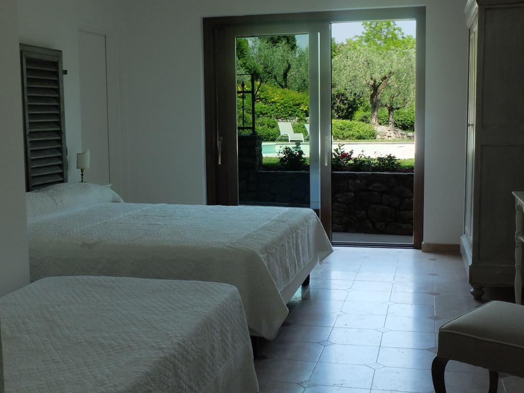 Garda & Golf Bed and Breakfast Caprino Veronese Rum bild