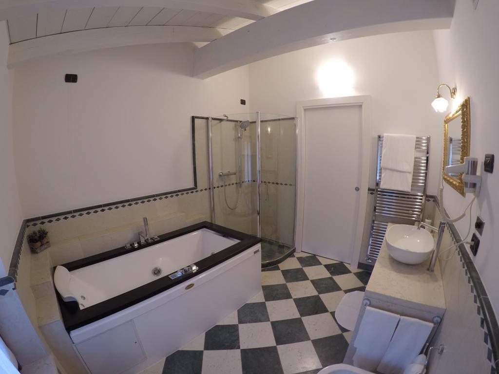 Garda & Golf Bed and Breakfast Caprino Veronese Rum bild