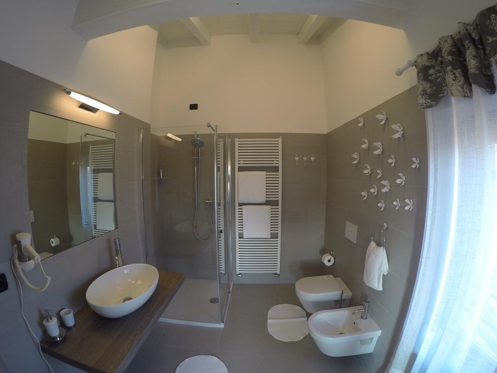 Garda & Golf Bed and Breakfast Caprino Veronese Rum bild